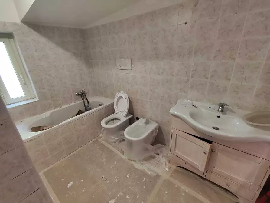 Immagine 18 di Trilocale in vendita  in via giuseppe garibaldi 25 a Guidonia Montecelio