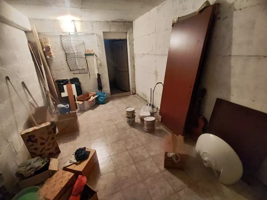 Immagine 8 di Magazzino in vendita  in via imperatore adriano a Tivoli