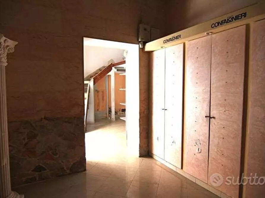 Immagine 9 di Locale commerciale in affitto  in Via Francesco Crispi a Siracusa