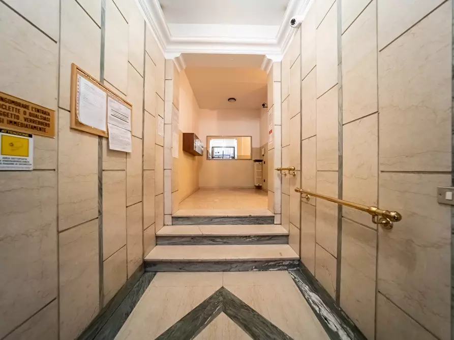 Immagine 29 di Pentalocale in vendita  in borgo basini 3 a Parma