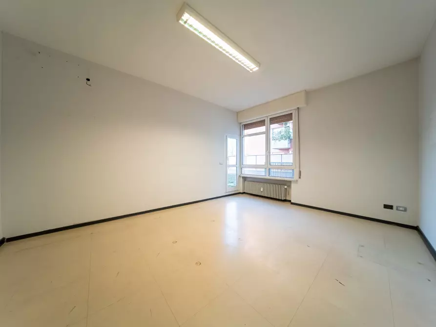 Immagine 7 di Pentalocale in vendita  in Viale Mentana 92 a Parma