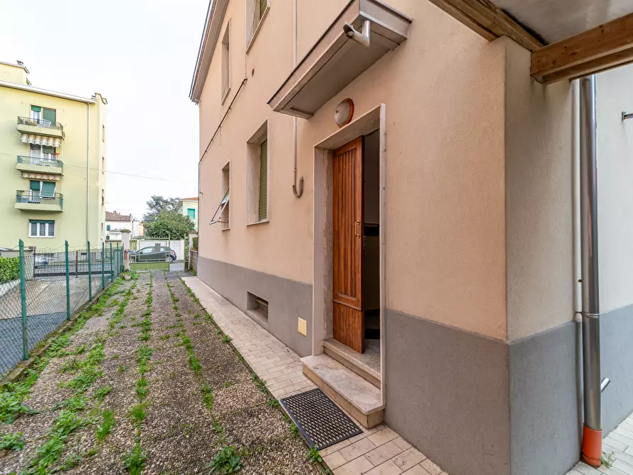 Immagine 21 di Porzione di casa in affitto  in Via Alghero 4 a Parma