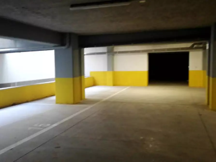Immagine 1 di Garage in vendita  in Viale della Regione 36 a Caltanissetta