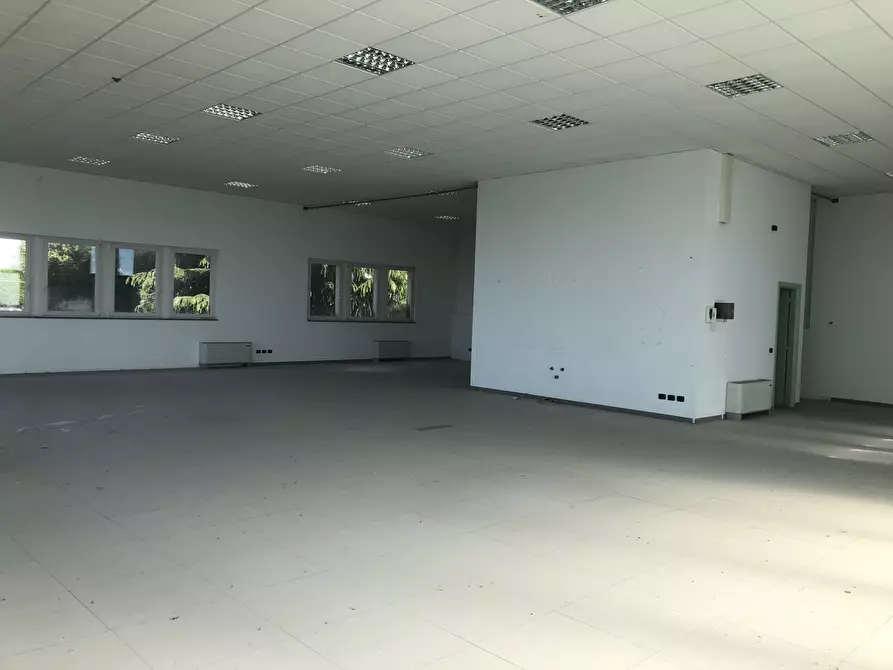 Immagine 8 di Laboratorio in vendita  in Corso Torino 116 a Vigevano