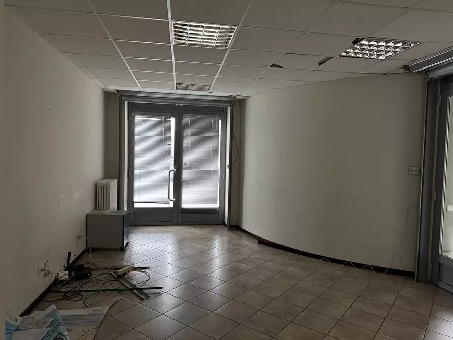 Immagine 14 di Locale commerciale in vendita  in Viale Pavia 18 a Lodi
