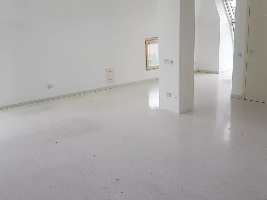 Immagine 14 di Ufficio in affitto  in Via Massimo D'Azeglio 20 a Lodi