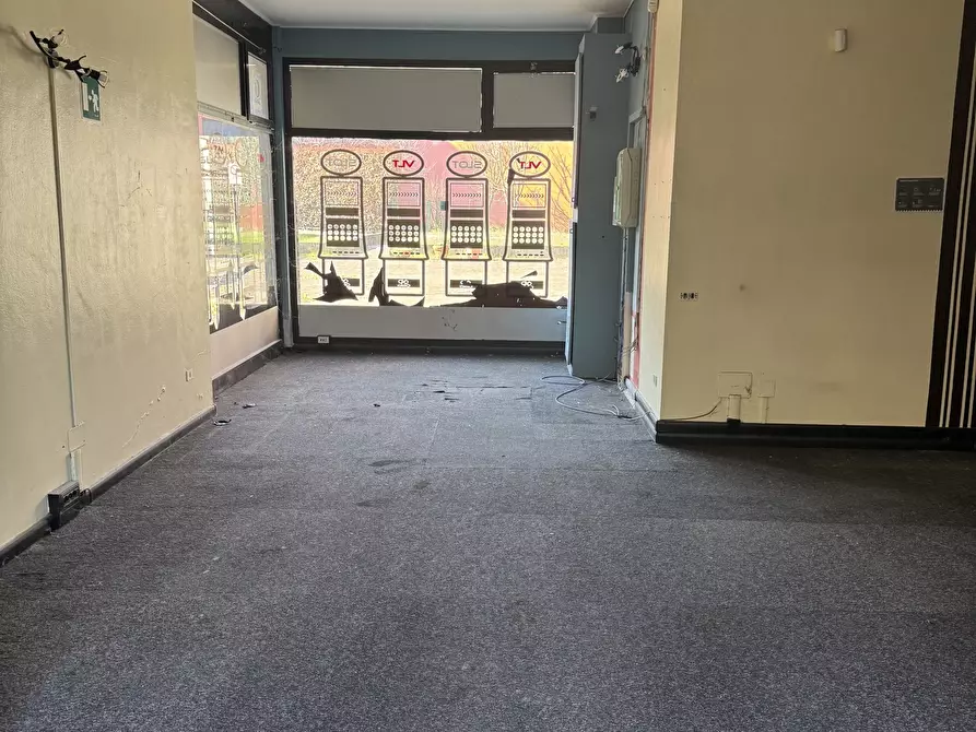 Immagine 12 di Locale commerciale in vendita  in Via Defendente Lodi 33 a Lodi