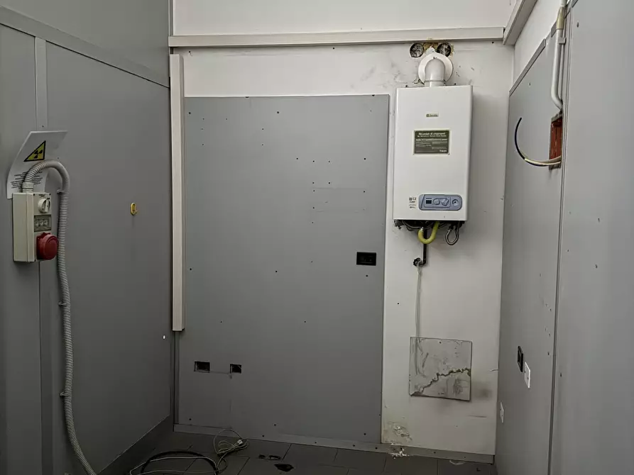 Immagine 7 di Locale commerciale in vendita  in via defendente 29 a Lodi