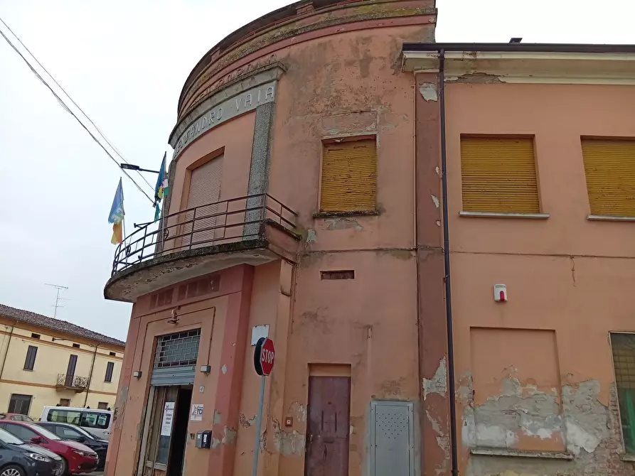 Immagine 1 di Palazzo in vendita  in Piazza Carlo Comaschi 40 a Gussola