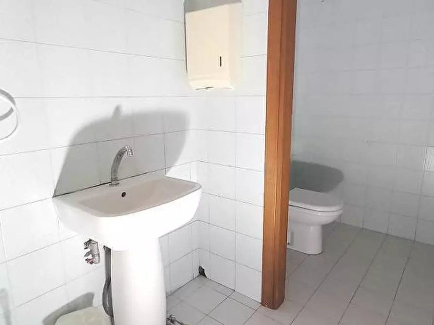 Immagine 5 di Locale commerciale in affitto  a Rovigo