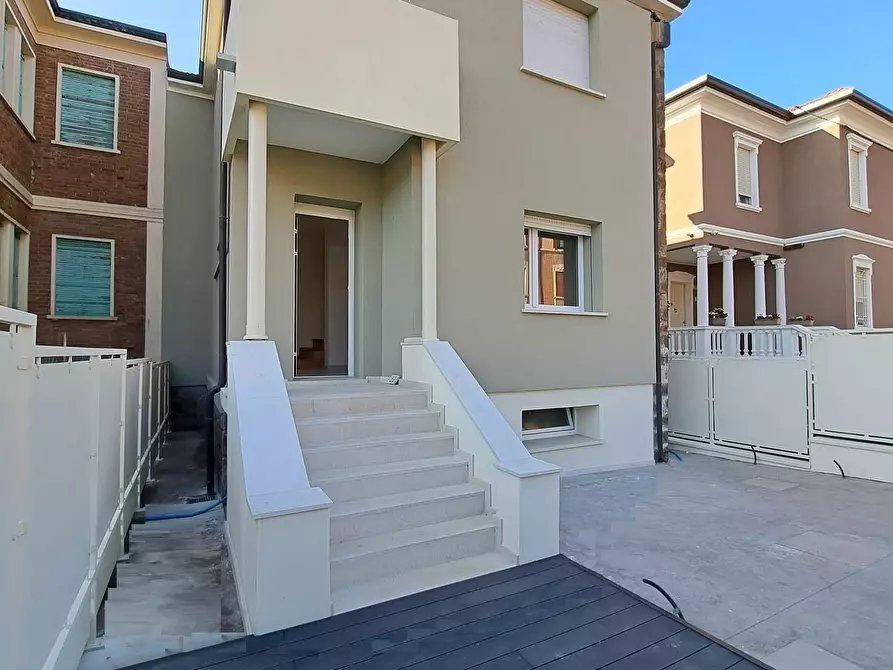 Immagine 1 di Porzione di casa in vendita  in Viale Trieste 52 a Rovigo