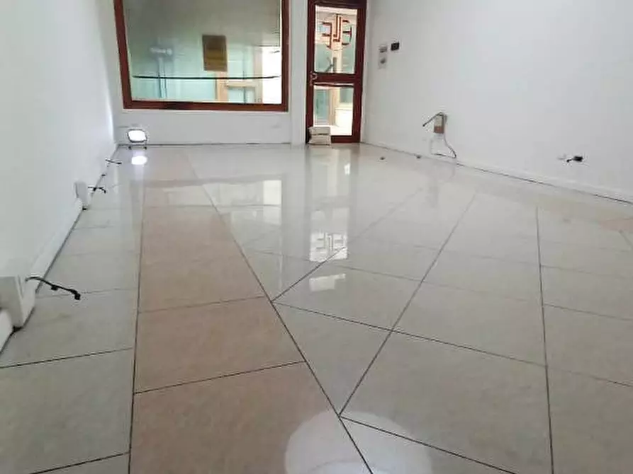 Immagine 3 di Locale commerciale in affitto  a Rovigo