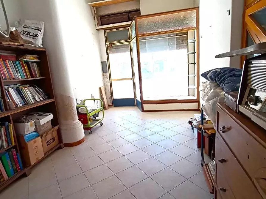 Immagine 8 di Locale commerciale in vendita  a Castelguglielmo