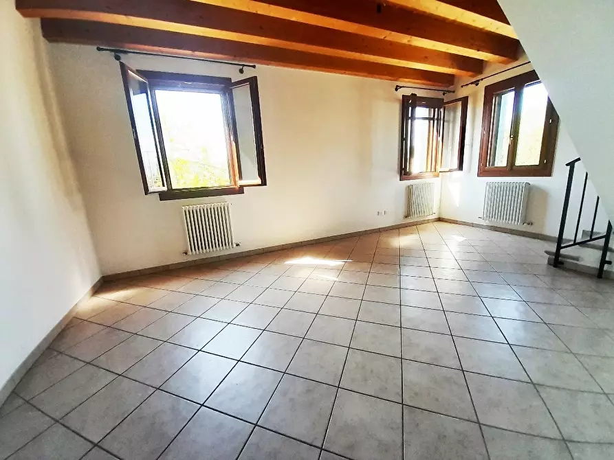 Immagine 1 di Appartamento in vendita  in Piazza San Sebastiano 167 a Badia Polesine