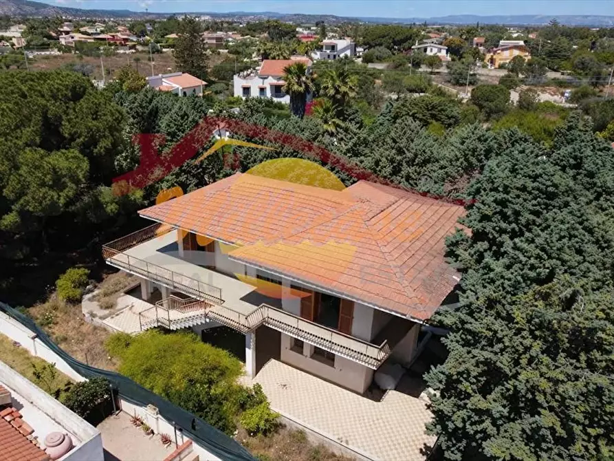 Immagine 1 di Villa in vendita  in VIA MAR DI BERING a Siracusa