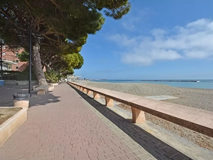 Immagine 35 di Quadrilocale in vendita  in Via Sicilia a San Bartolomeo Al Mare