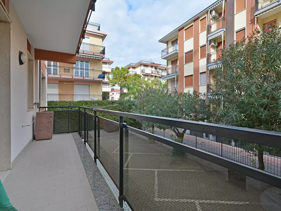 Immagine 25 di Trilocale in vendita  in della Resistenza 23 a San Bartolomeo Al Mare