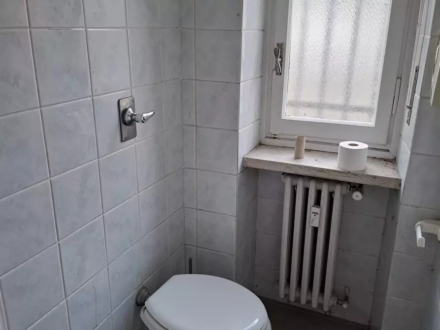 Immagine 20 di Locale commerciale in vendita  a Torino