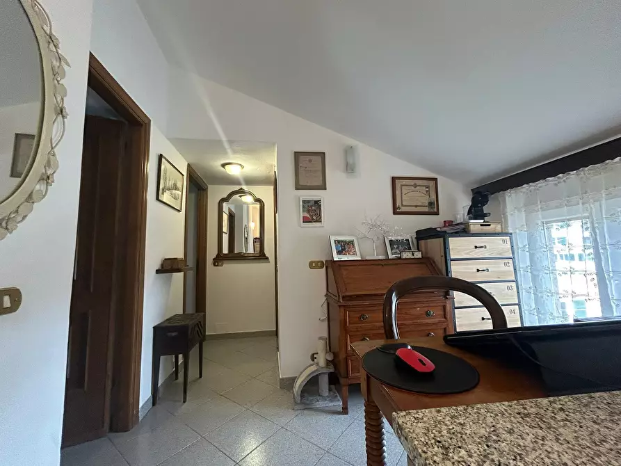 Immagine 9 di Quadrilocale in vendita  a Sarzana