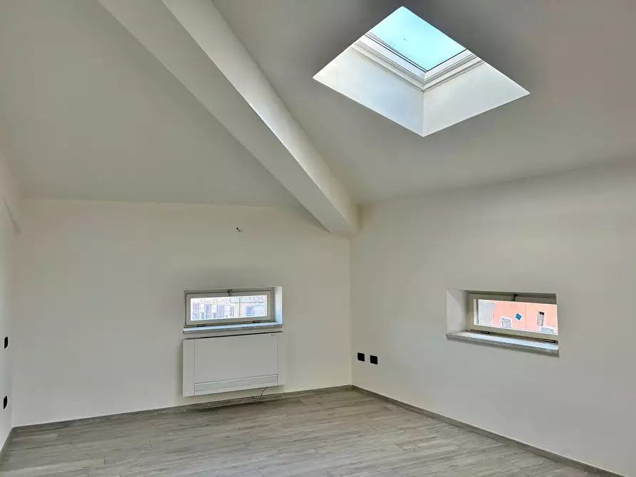 Immagine 16 di Pentalocale in vendita  a Sarzana