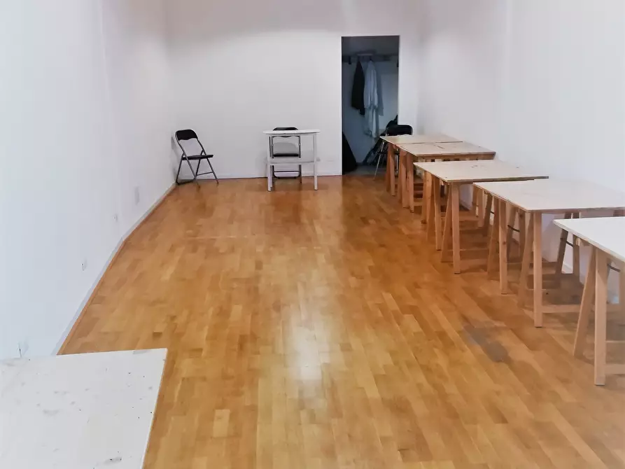 Immagine 3 di Locale commerciale in vendita  a Sarzana