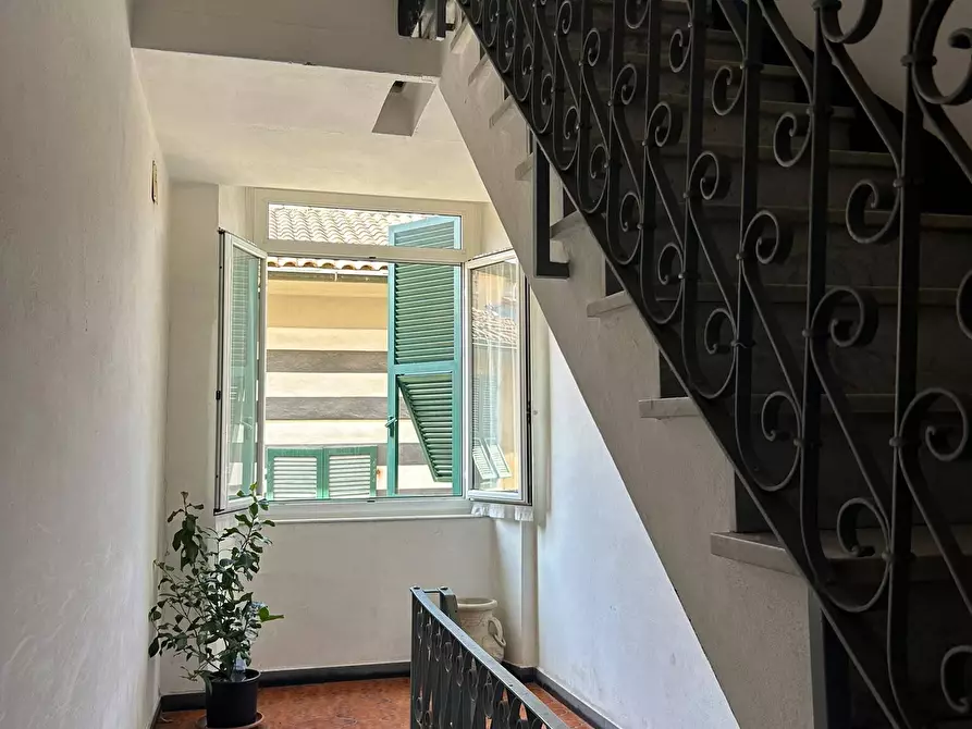 Immagine 4 di Pentalocale in vendita  a Sarzana
