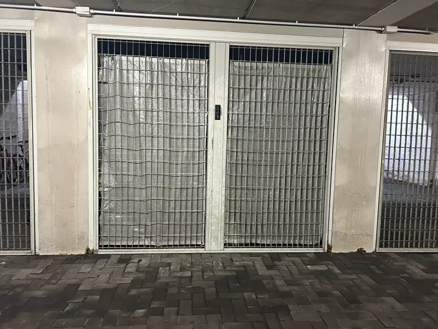 Immagine 6 di Garage in vendita  a Sarzana