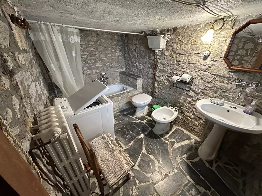 Immagine 36 di Casa indipendente in vendita  in Località Luscignano 18 a Casola In Lunigiana