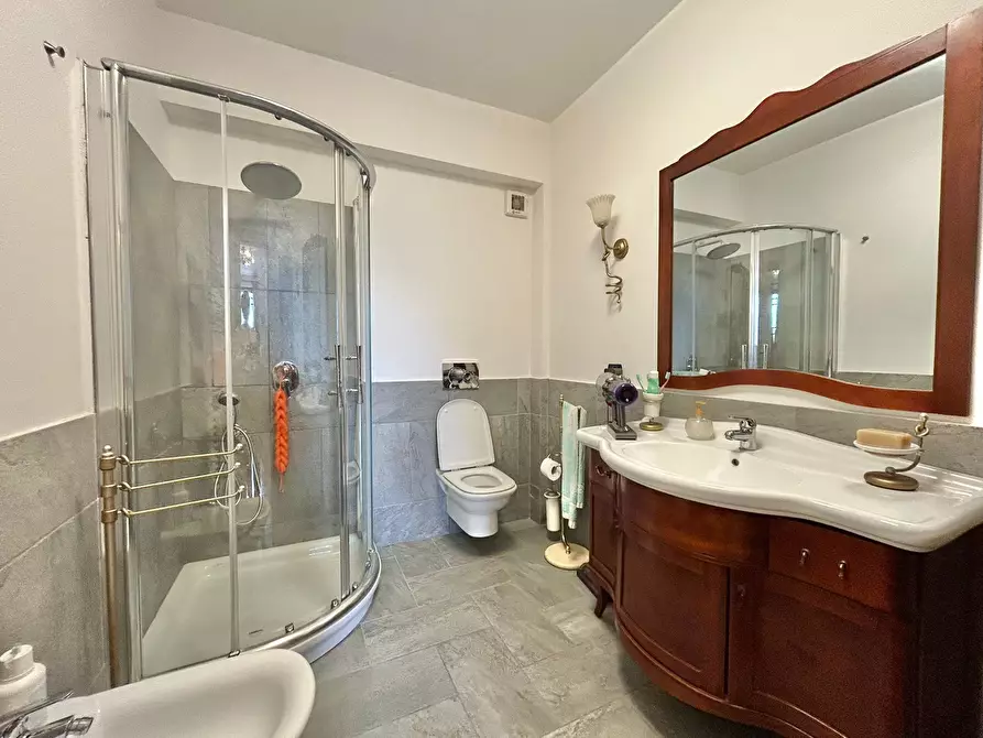 Immagine 28 di Villa in vendita  a Sarzana