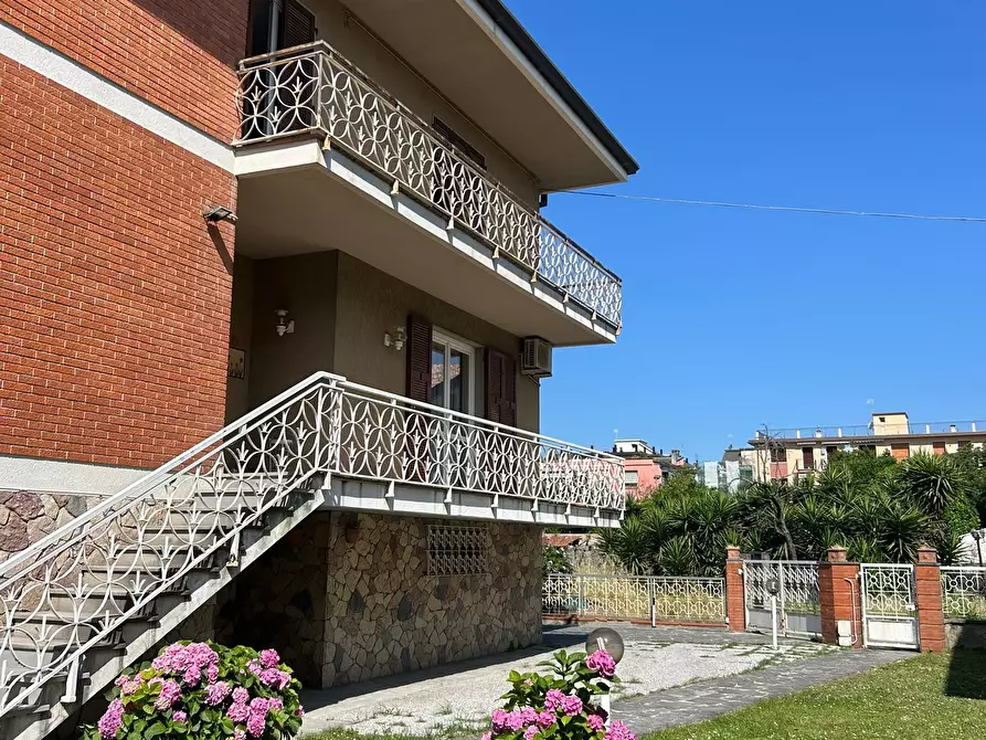 Immagine 3 di Quadrilocale in vendita  a Sarzana