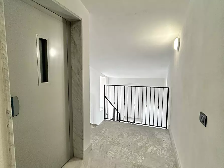 Immagine 4 di Bilocale in vendita  a Sarzana