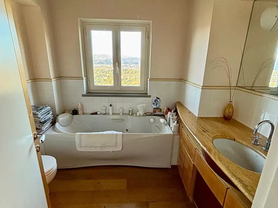 Immagine 45 di Villa in vendita  a Sarzana