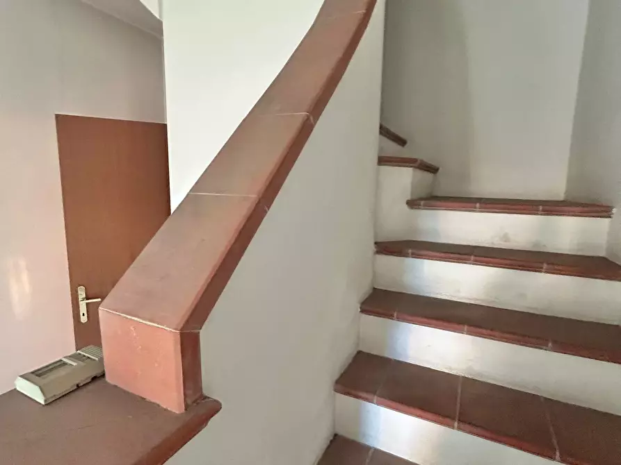 Immagine 18 di Locale commerciale in vendita  a Sarzana