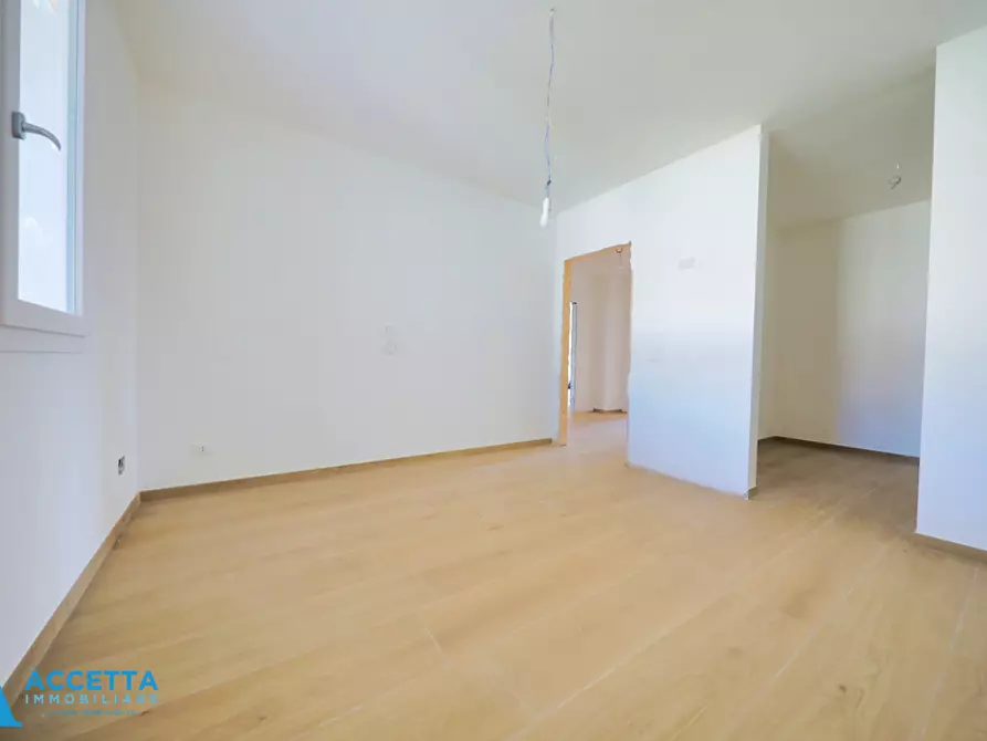 Immagine 11 di Villa in vendita  in Via Lorenzo il Magnifico a Taranto