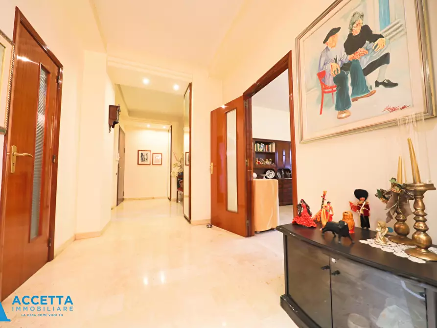 Immagine 25 di Trilocale in vendita  in Viale Magna Grecia 104 a Taranto