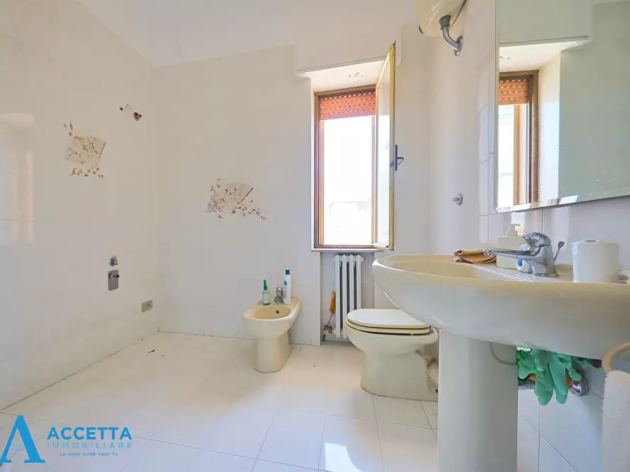 Immagine 16 di Bilocale in vendita  in Via Corsica 15 a Taranto
