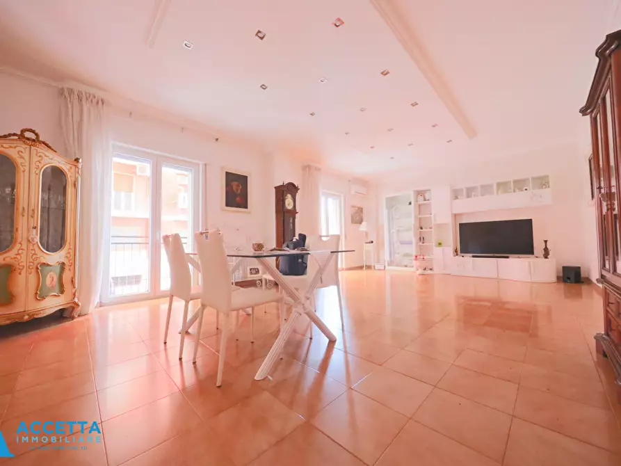 Immagine 6 di Trilocale in vendita  in Via Lupoli 1 a Taranto