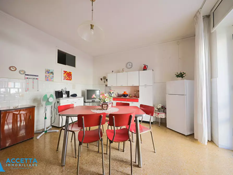 Immagine 11 di Trilocale in vendita  in Via Elio 56 a Taranto