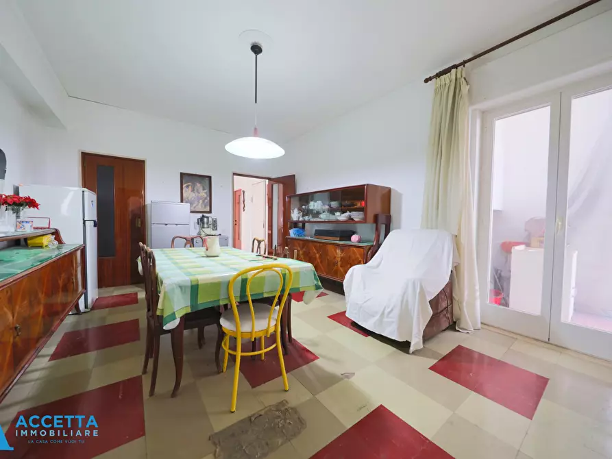 Immagine 13 di Trilocale in vendita  in Piazza Pio X 42 a Taranto