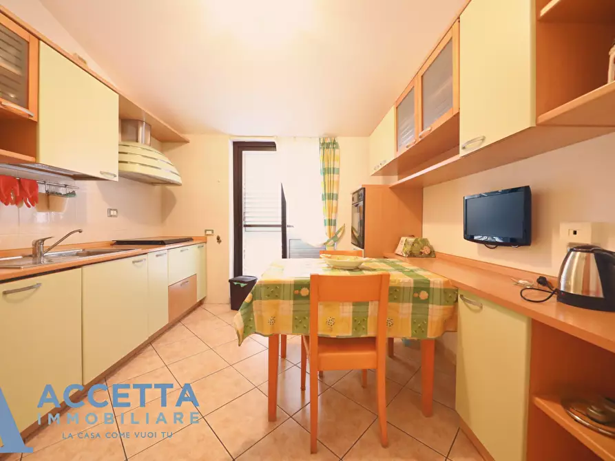 Immagine 14 di Trilocale in vendita  in Via Sciabelle 11 a Taranto