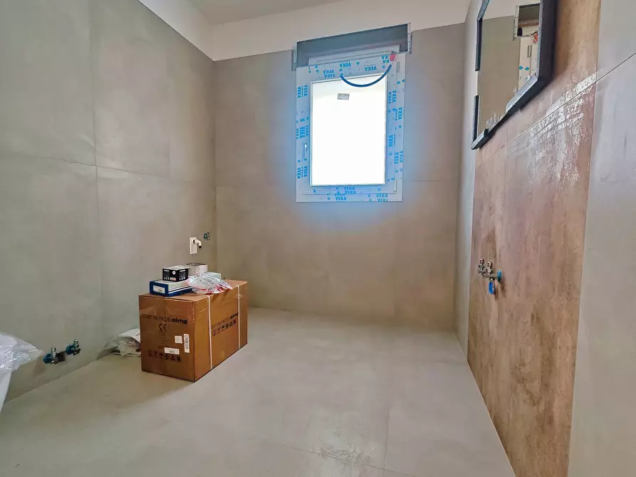Immagine 24 di Villa in vendita  in Via Azalee a Taranto