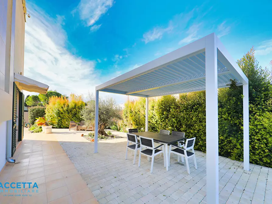 Immagine 3 di Villa in vendita  in Via Fior di Zenzero 2 a Taranto