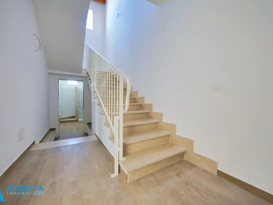 Immagine 19 di Villa in vendita  in Via Lorenzo il Magnifico a Taranto