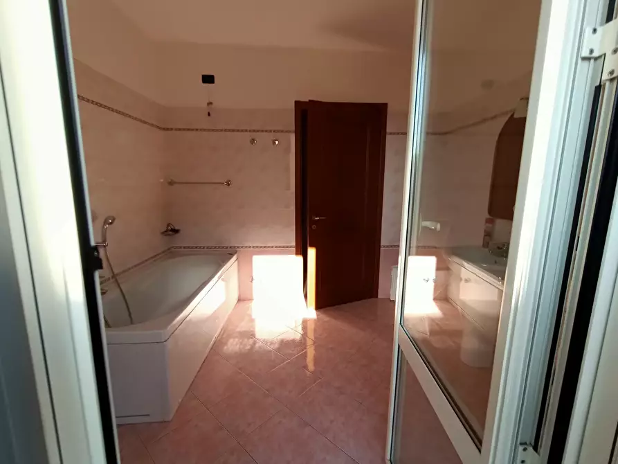 Immagine 15 di Trilocale in vendita  in centrale a Castel San Giovanni