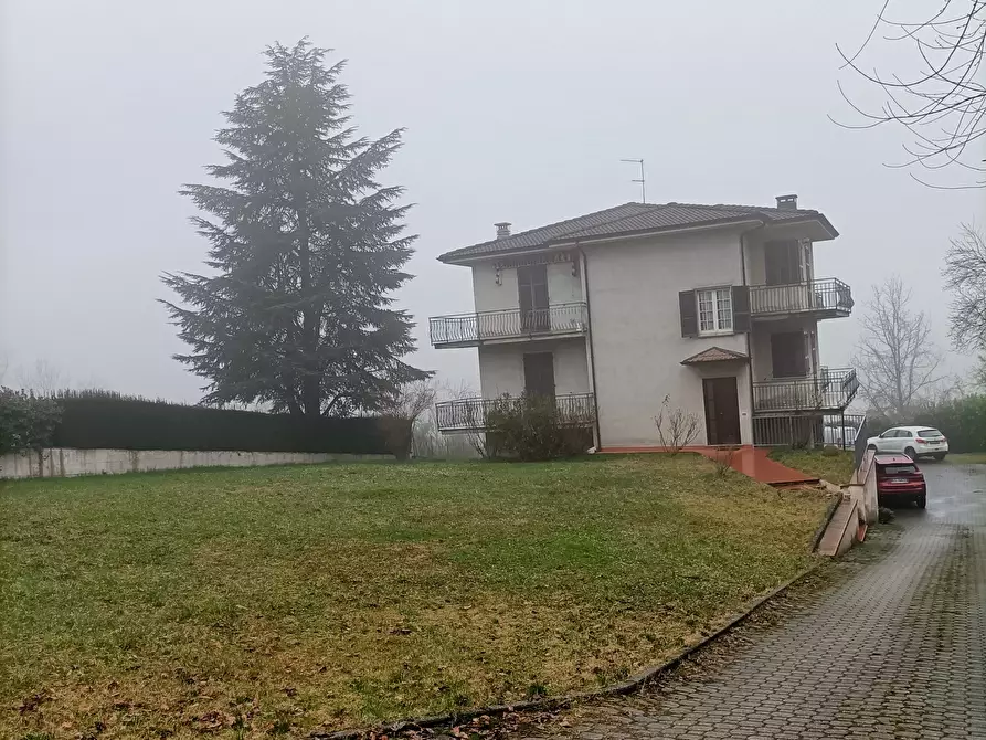 Immagine 2 di Casa bifamiliare in vendita  in periferia a Pianello Val Tidone