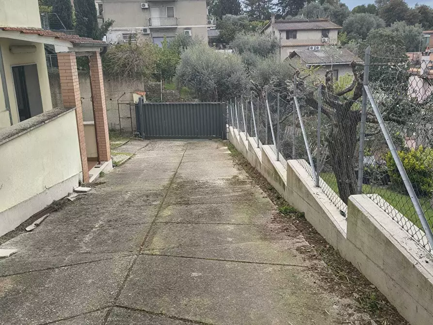 Immagine 21 di Appartamento in vendita  in Via Avegno a Roma