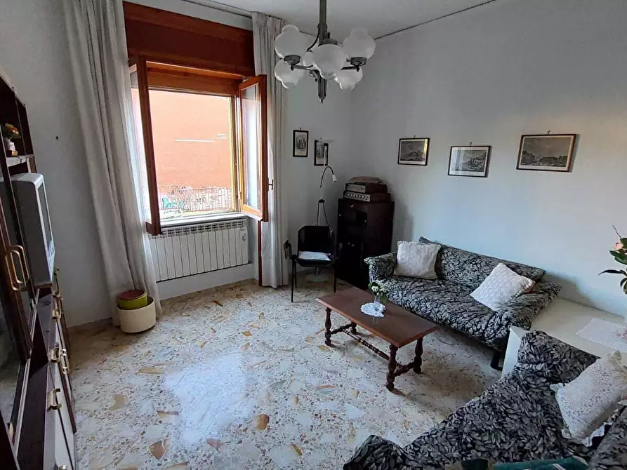 Immagine 9 di Pentalocale in vendita  in Via Medaglie D'Oro 388 a Salerno