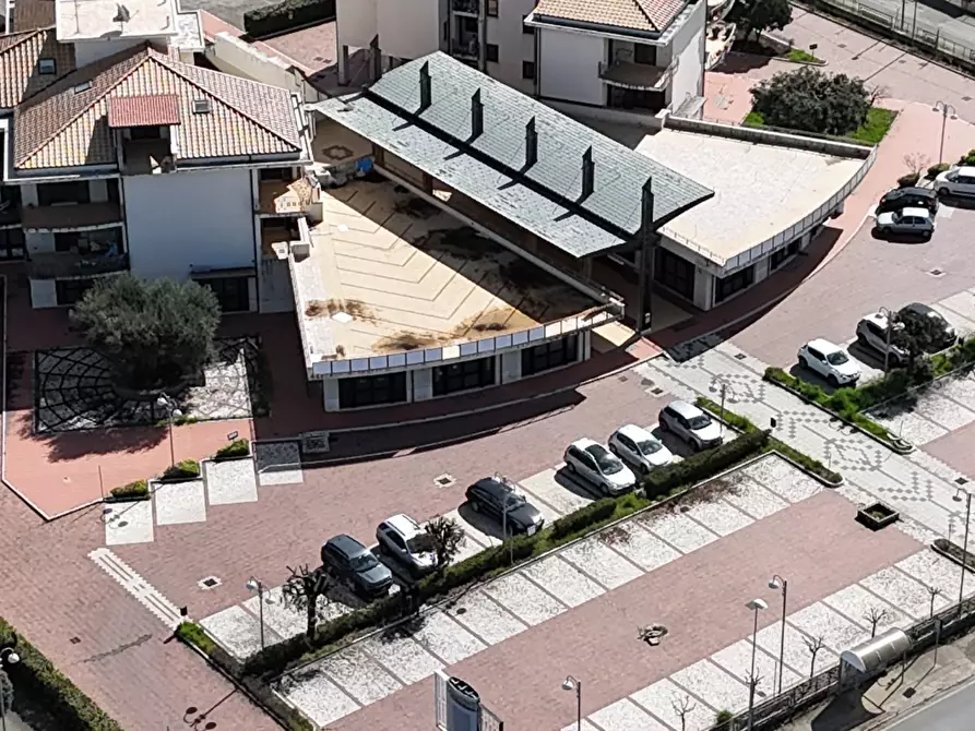 Immagine 1 di Locale commerciale in vendita  in località corno d'oro a Eboli