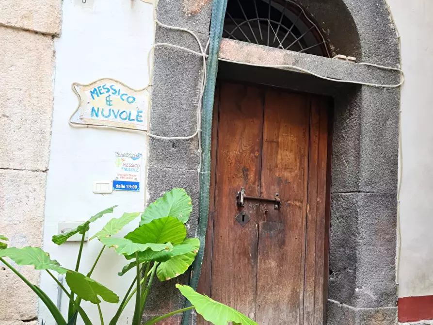 Immagine 2 di Locale commerciale in vendita  in Via fra Giovanni da Salerno 7 a Salerno