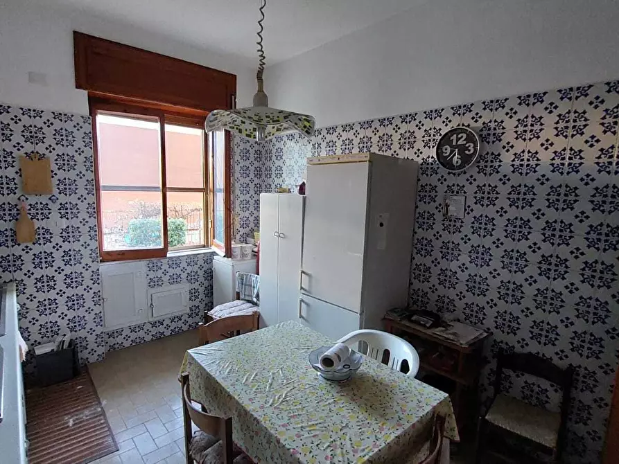 Immagine 21 di Pentalocale in vendita  in Via Medaglie D'Oro 388 a Salerno